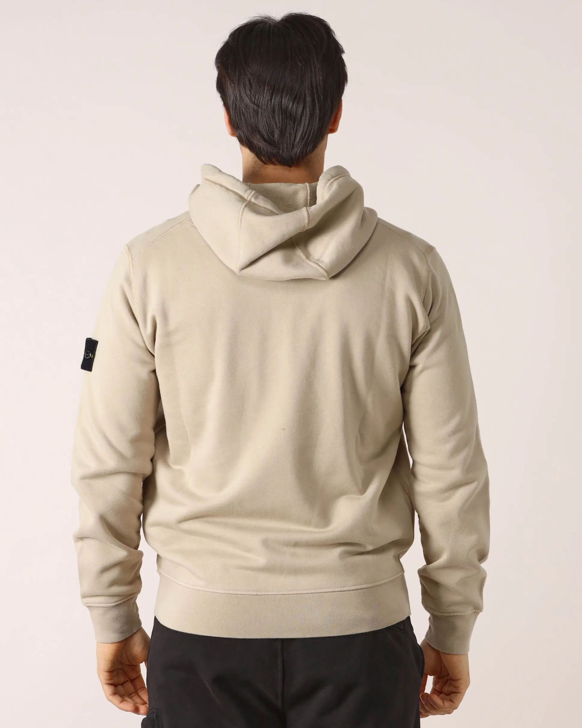 felpa_beige_con_zip_e_cap_4.webp Felpa Beige con Zip e Cappuccio