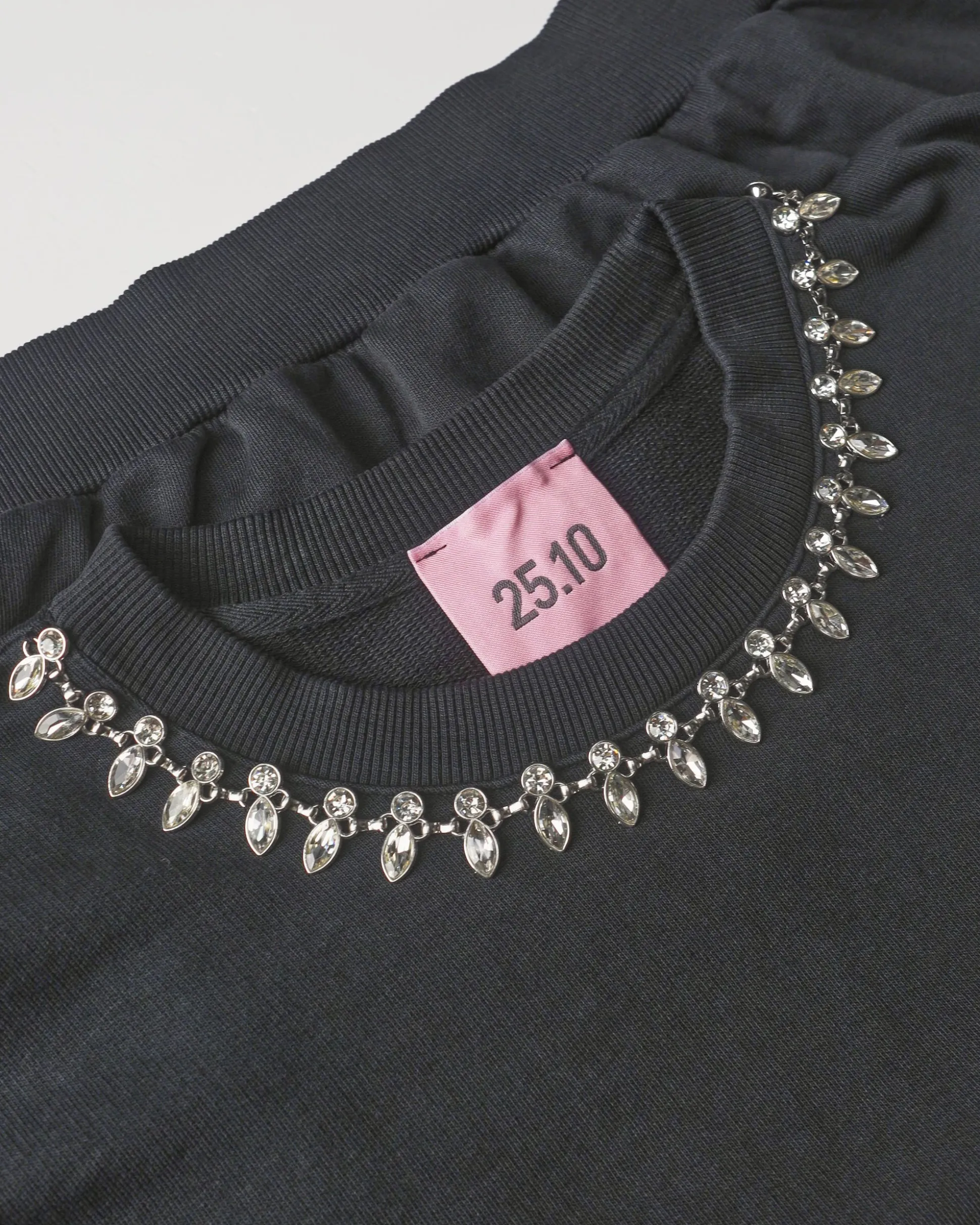 felpa_gioiello_of_nero_co_5.webp Felpa gioiello of Nero color for only 89 in Donna - Abbigliamento - Felpe - Felpe Girocollo - Saldi - Saldi - Abbigliamento - Black Week - Black Friday - Flash Promo - Special Price at Main Website Store, Main Website.