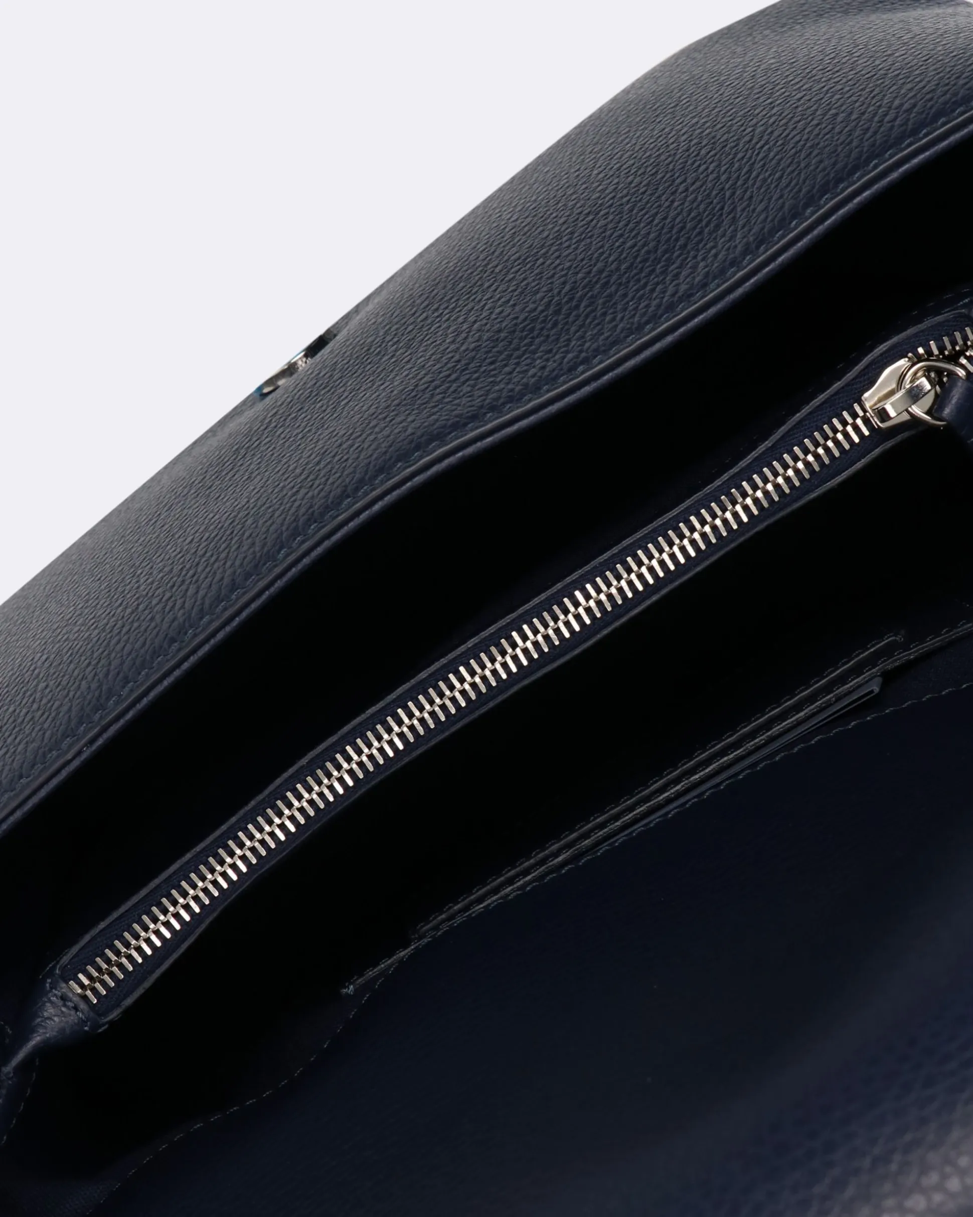 hbag_tracolla_media_h__em_3-1.webp H-Bag Tracolla Media H Embossed
