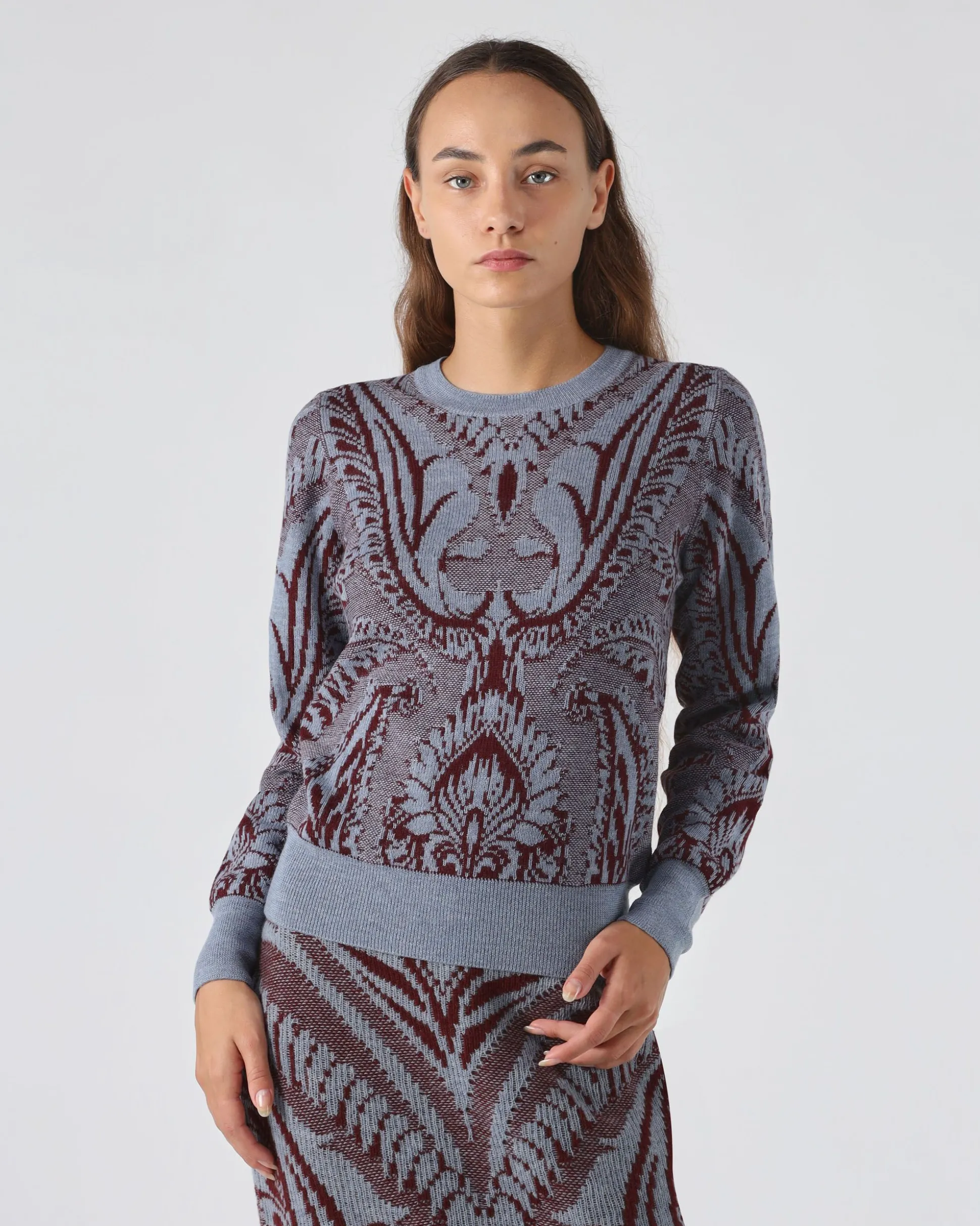 Maglia in lana ricamata