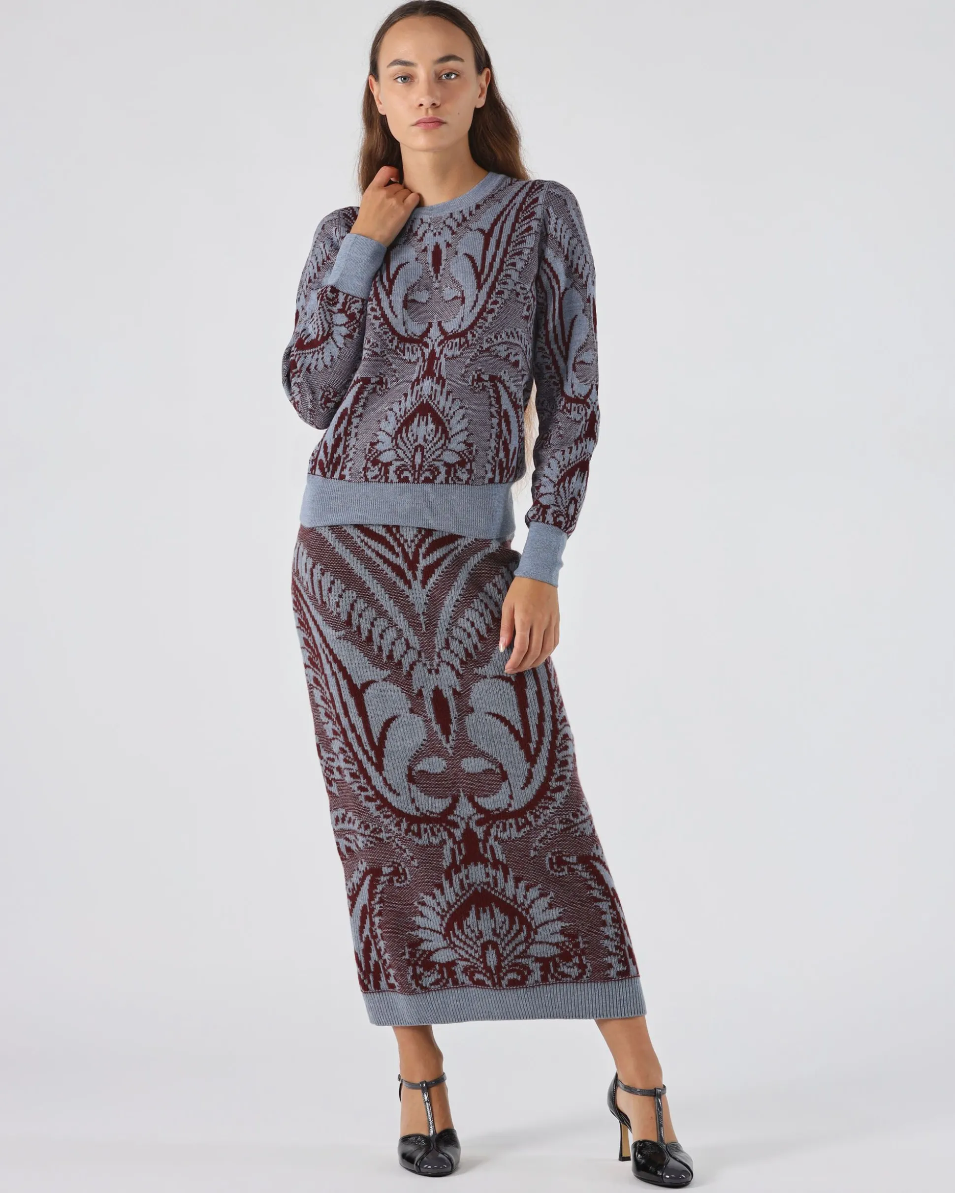 Maglia in lana ricamata