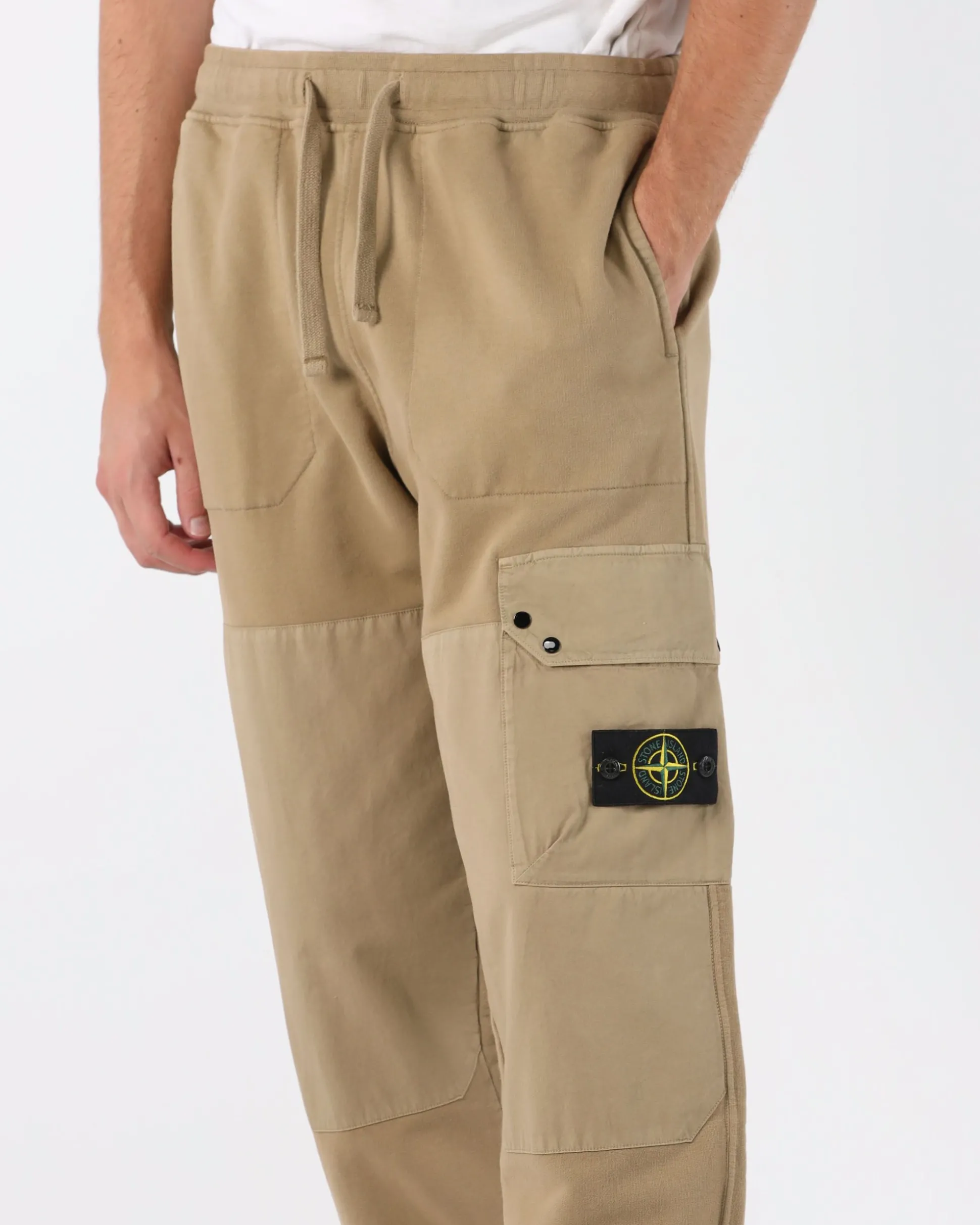 pantaloni_cargo_da_joggin_3.webp Pantaloni cargo da jogging