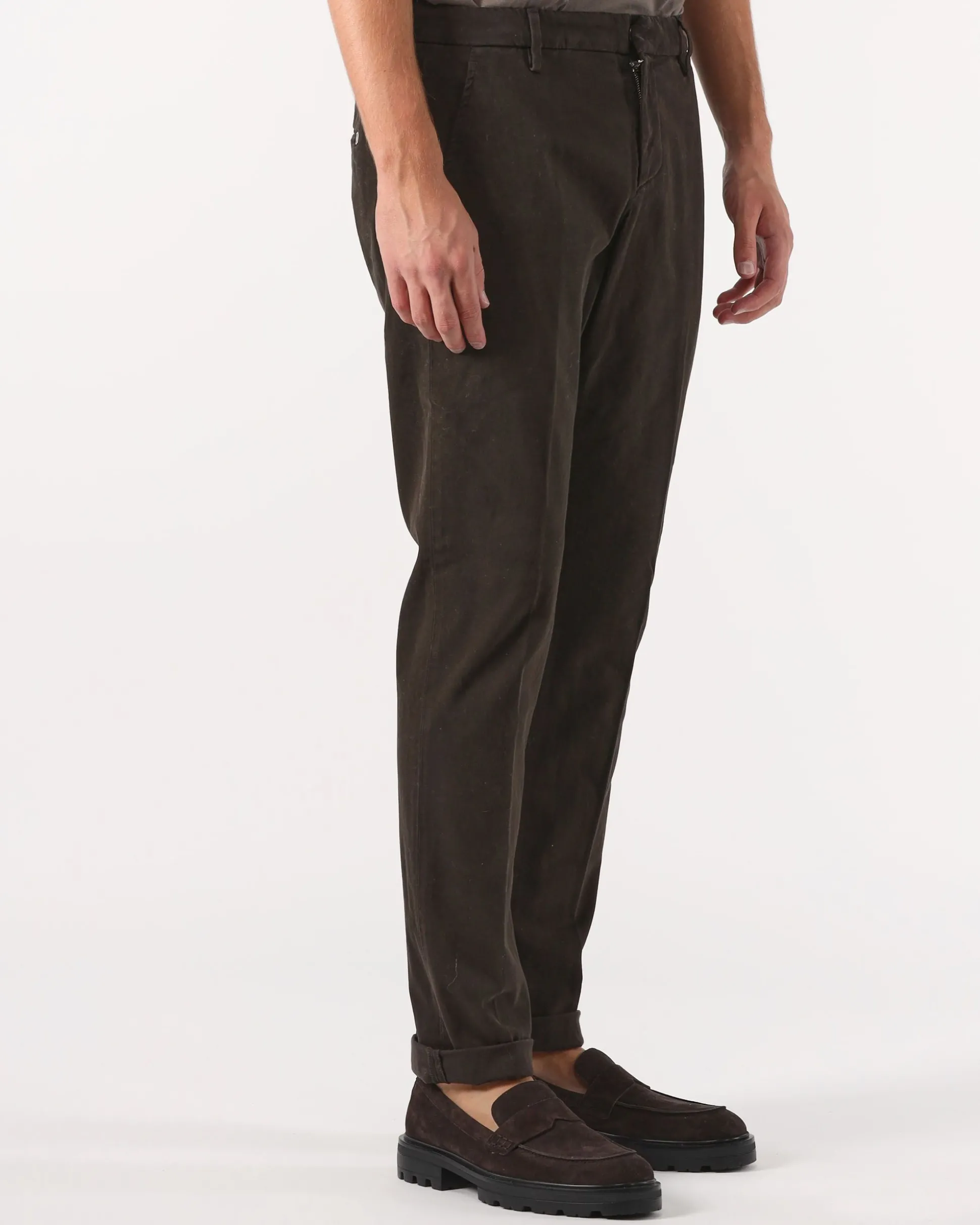pantaloni_gaubert_slim_in_2-2.webp Pantaloni Gaubert slim in gabardina mano calda.