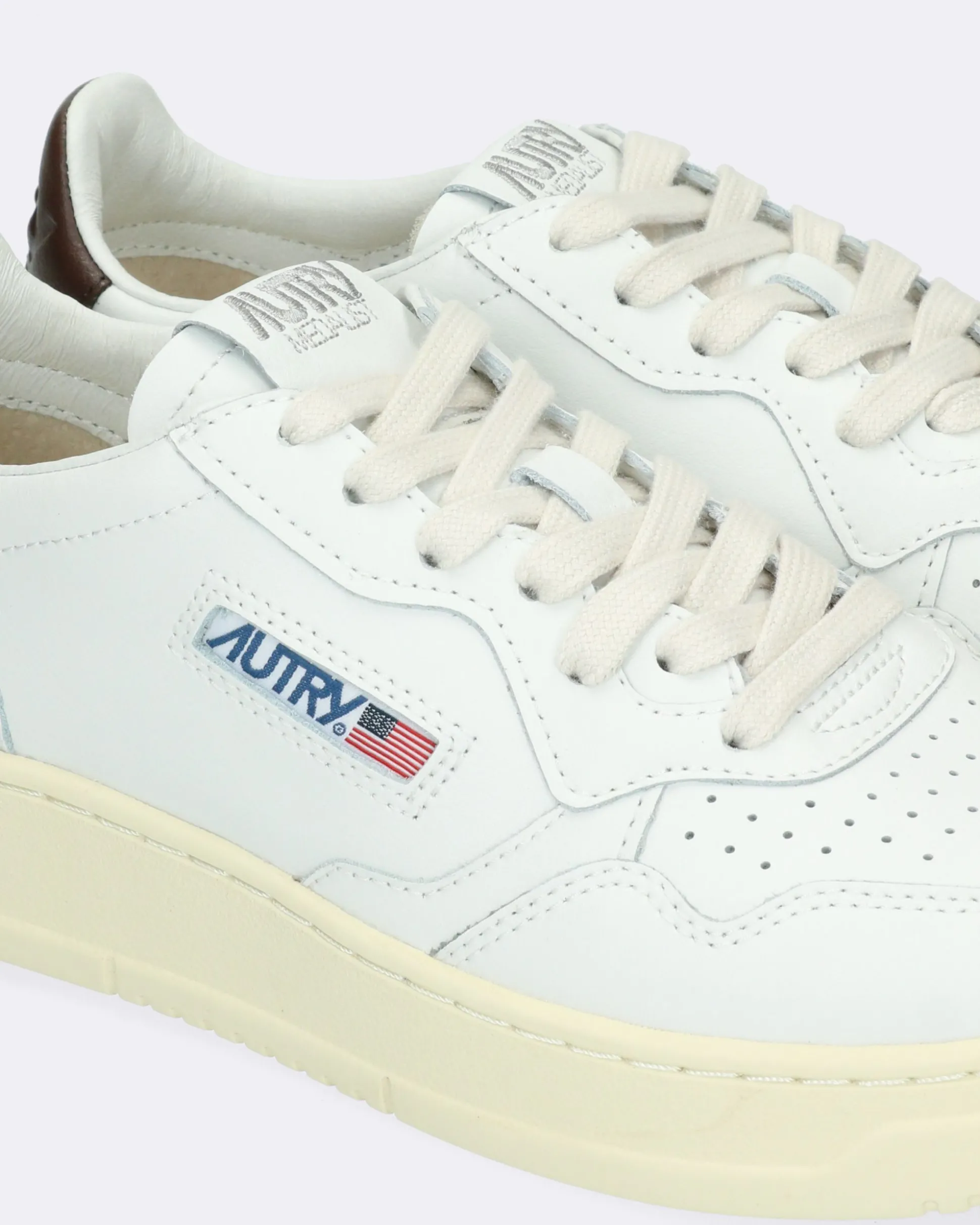 Sneakers Medalist colore bianco con talloncino marrone