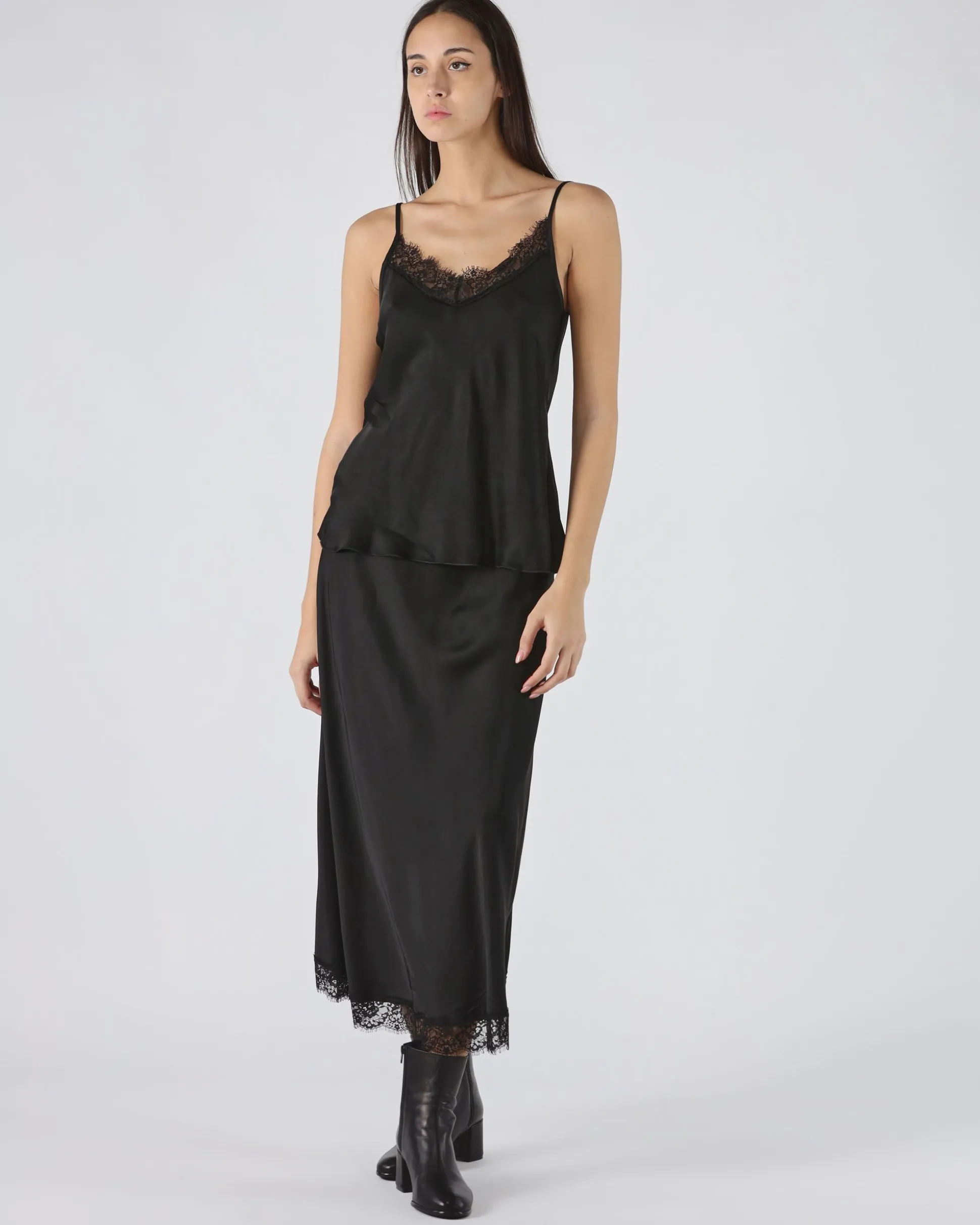 Top unito con pizzo nero