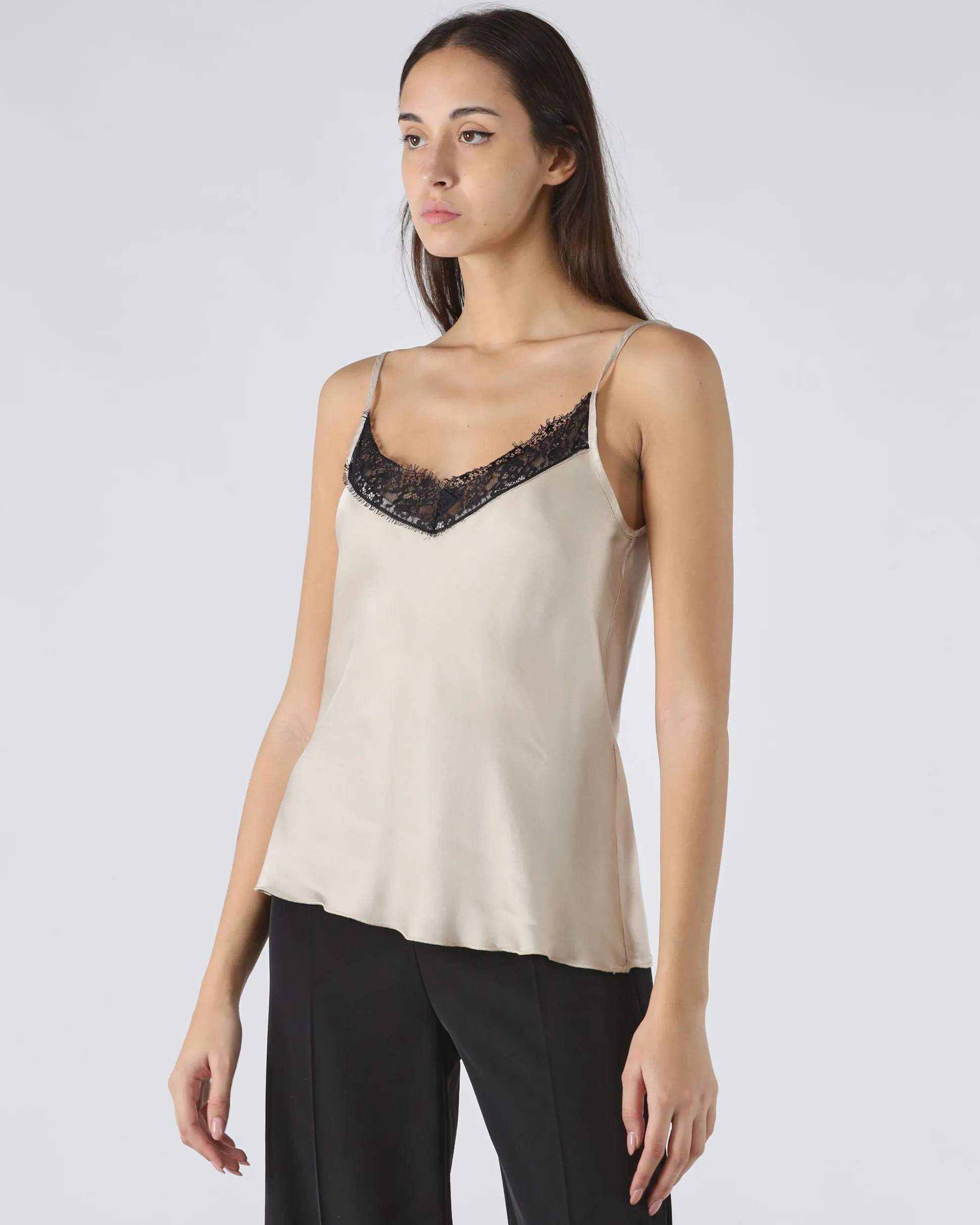 Top unito con pizzo nero