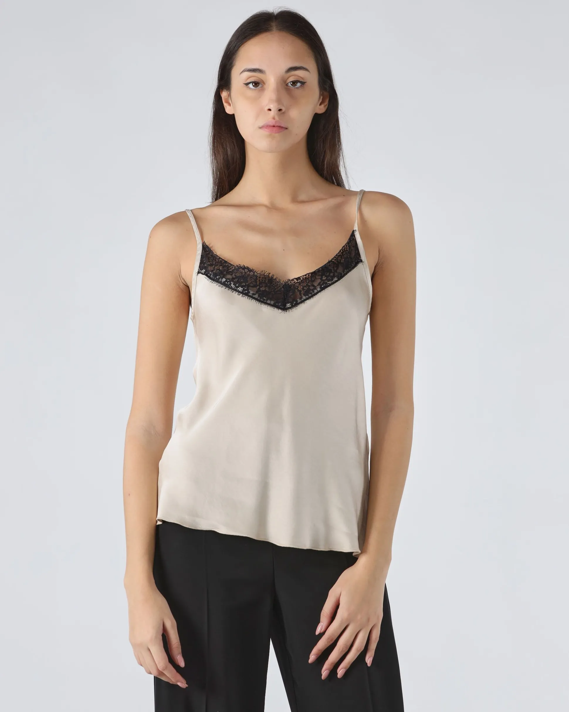 top_unito_con_pizzo_nero_2-2.webp Top unito con pizzo nero