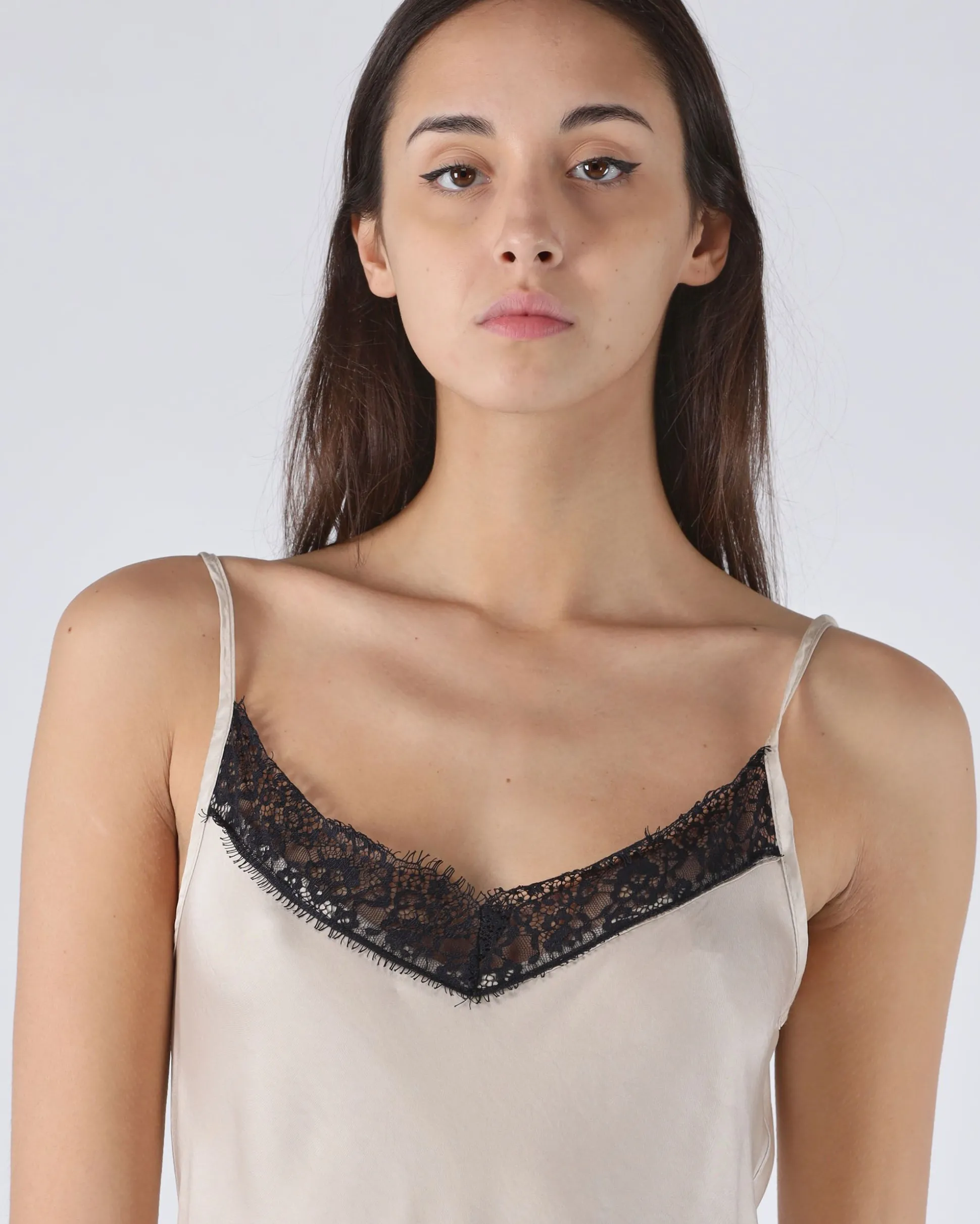 top_unito_con_pizzo_nero_3-2.webp Top unito con pizzo nero