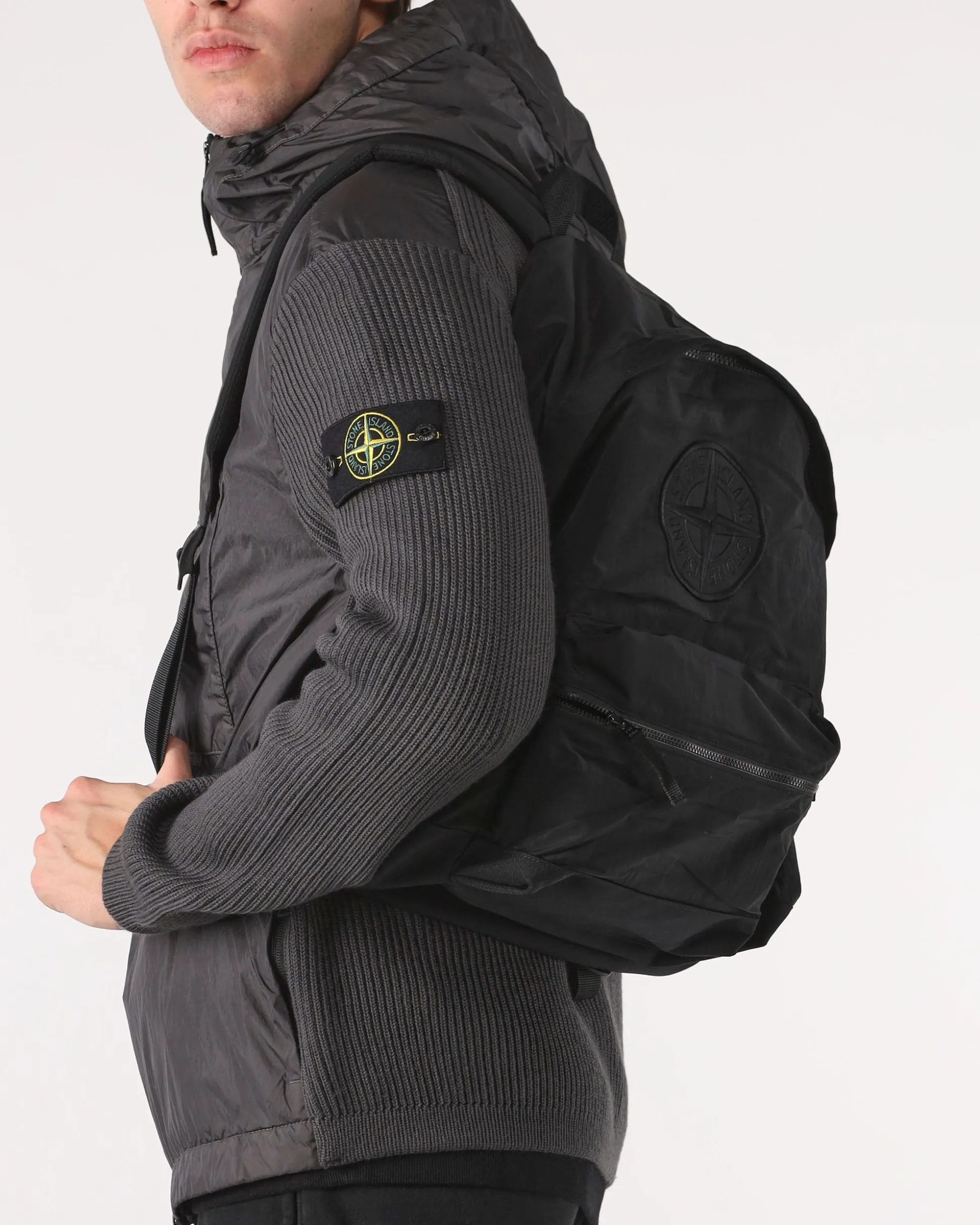 Zaino con logo ricamato
